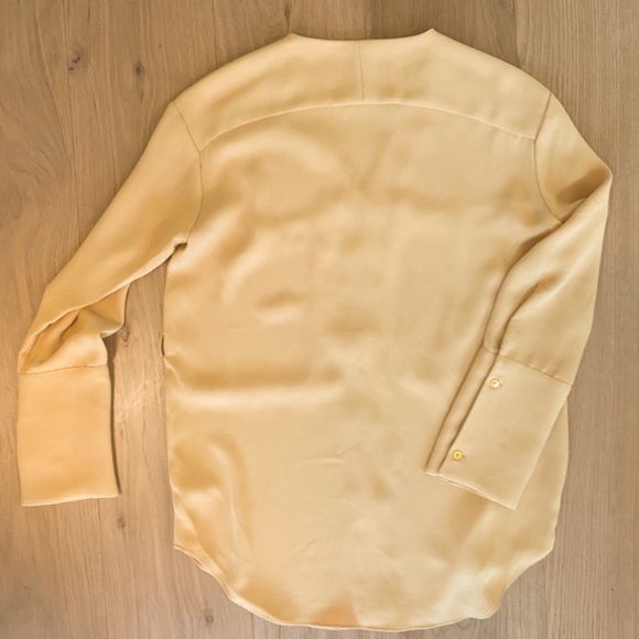 Aritzia Blouse - Picture 7 of 7